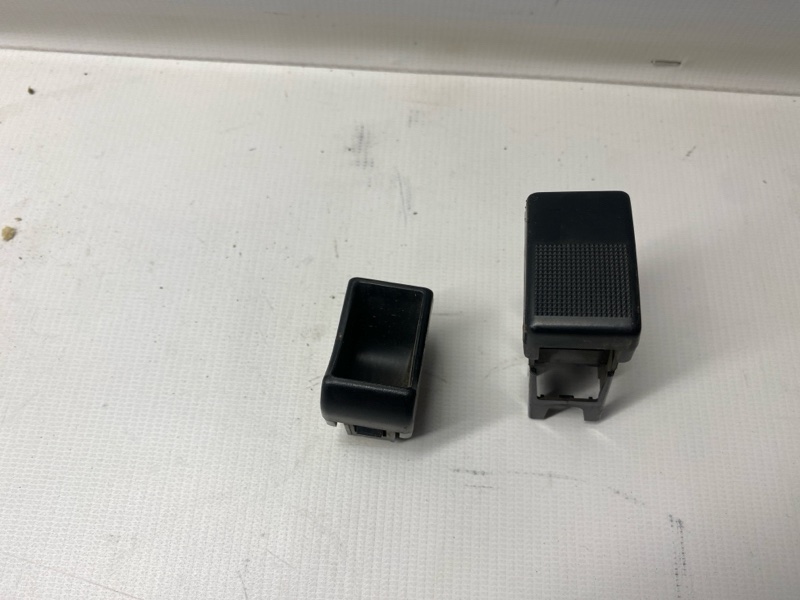 Заглушка Mazda Familia BJ5P ZL 2002 (б/у)