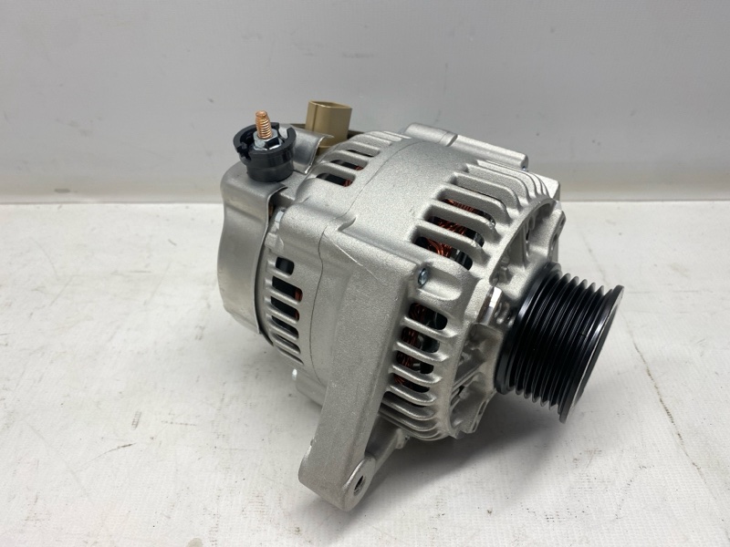 Генератор Toyota Corolla ZZE120L 3ZZ-FE 2005