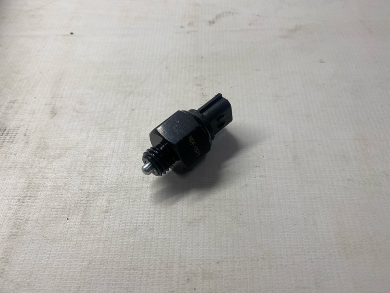 Датчик заднего хода Hyundai Santa Fe SM 2003