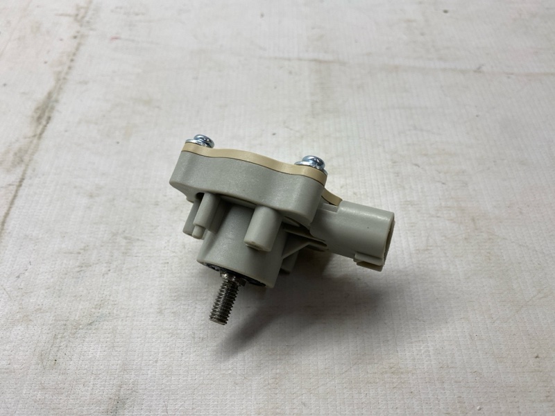 Датчик высоты дорожного просвета Toyota Harrier GSU36W 2GR-FE 2005