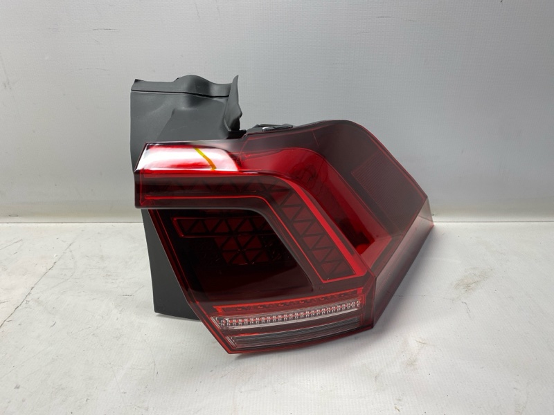 Фонарь стоп-сигнала Volkswagen TIGUAN AD1 2018 правый