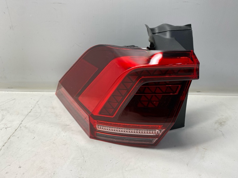 Фонарь стоп-сигнала Volkswagen TIGUAN AD1 2018 левый