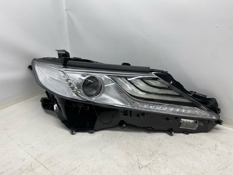Фара Toyota Camry ASV70 2020 правая