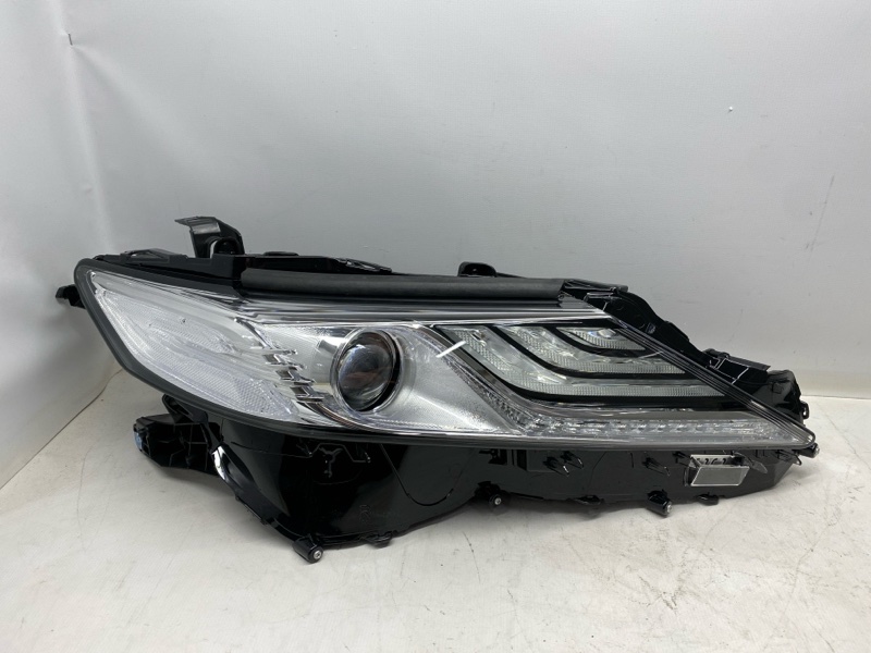 Фара Toyota Camry ASV70 2020 правая