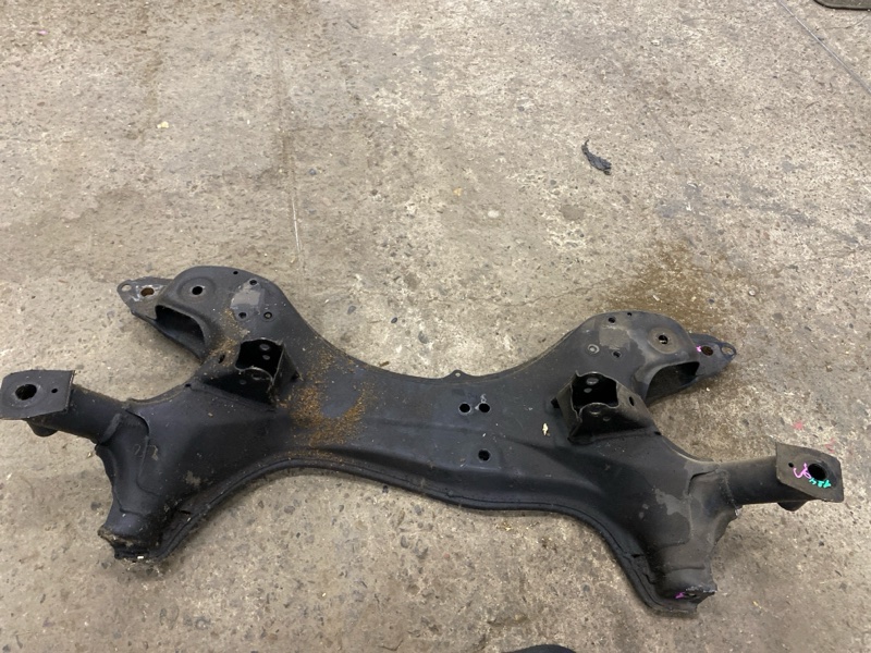 Балка подвески Toyota Corolla Fielder ZZE124 передняя (б/у)