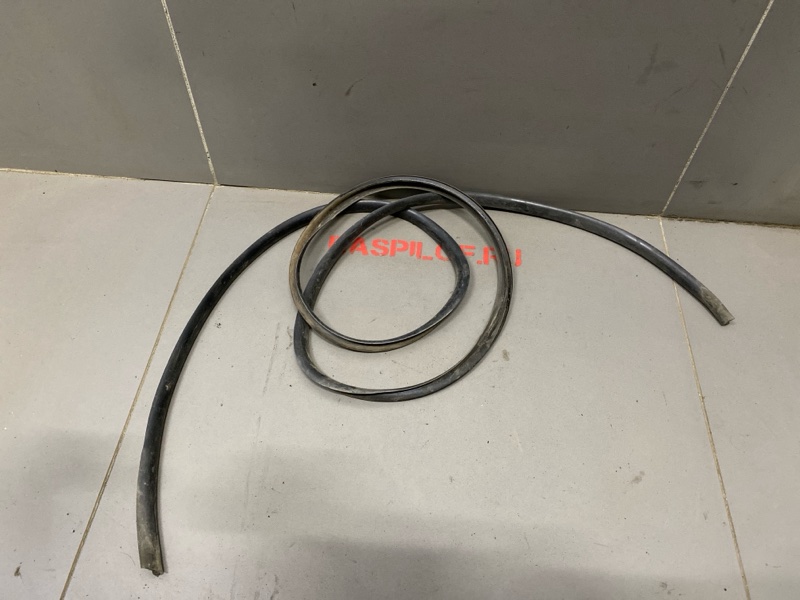 Молдинг лобового стекла Toyota Corona Exiv ST200 4S-FE 1996 (б/у)