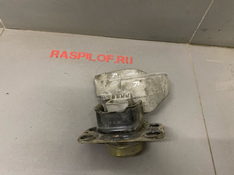 Кронштейн опоры двигателя Renault Symbol LB K4J 2003 правый (б/у)