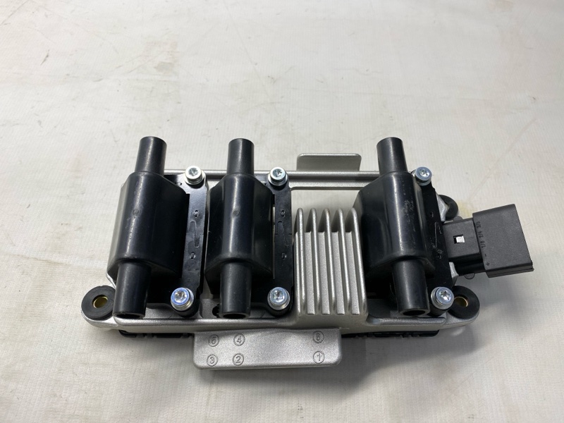 Катушка зажигания AUDI A4 8D2 1999