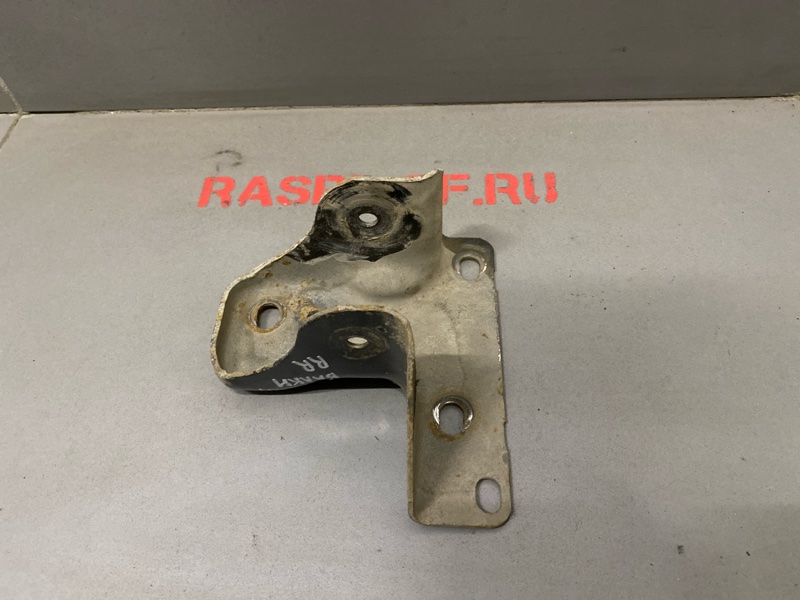 Крепление балки подвески Renault Symbol K4J 2003 заднее правое (б/у)