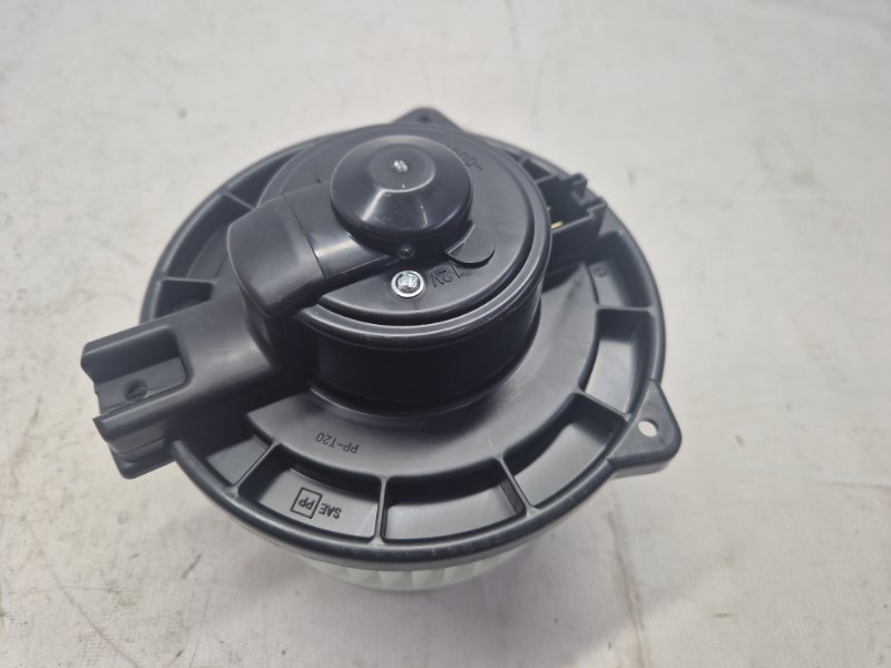 Вентилятор печки Toyota Land cruiser HDJ100 2003