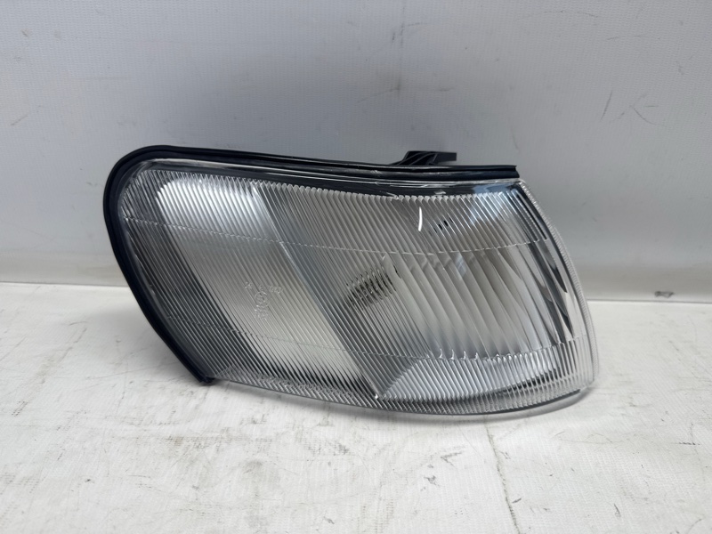 Поворотник Toyota Corolla AE100 1995 передний правый