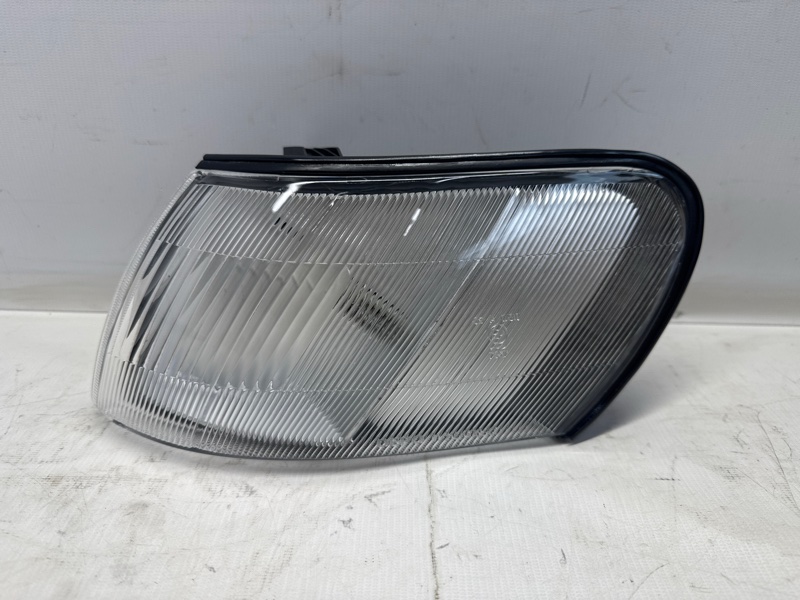 Поворотник Toyota Corolla AE100 1995 передний левый