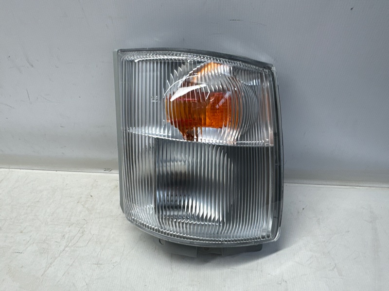 Поворотник Toyota Dyna U300 2004 передний правый