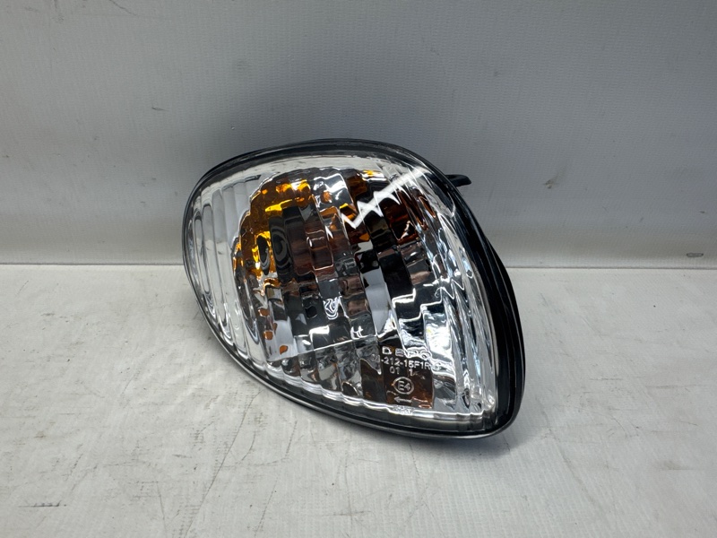 Поворотник Toyota Corolla ZZE110 2001 передний правый