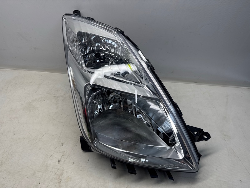 Фара Toyota Prius NHW20 2004 передняя правая