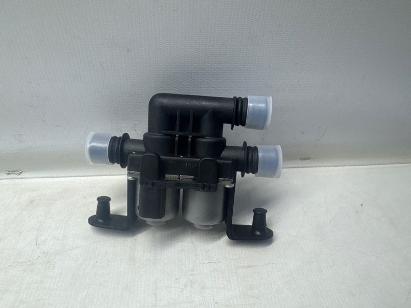 Кран отопителя BMW X5 E53 M62B44 2002