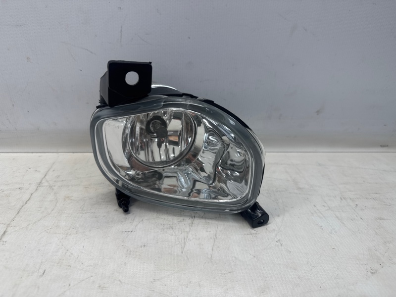 Фара противотуманная Toyota Avensis AZT250 2005 правая