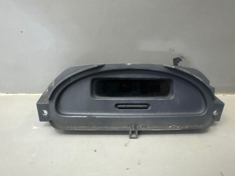 Часы Renault Symbol LB K7M 2004 (б/у)
