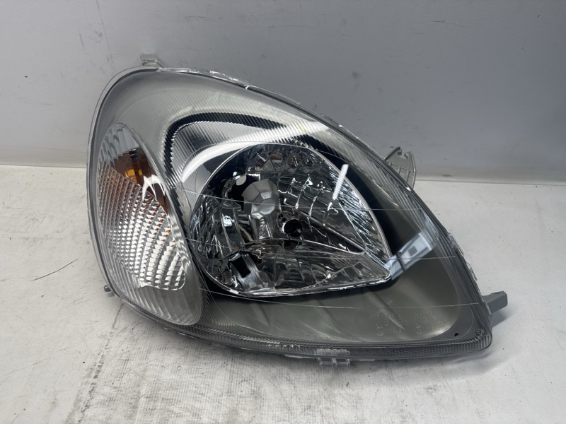 Фара Toyota YARIS NCP10 2002 правая