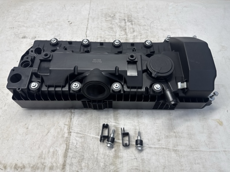 Клапанная крышка BMW X5 E53 N62B44 2005