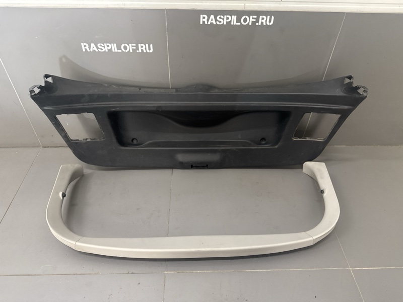 Обшивка двери багажника Renault MEGANE BZ0H K4M 2013 (б/у)