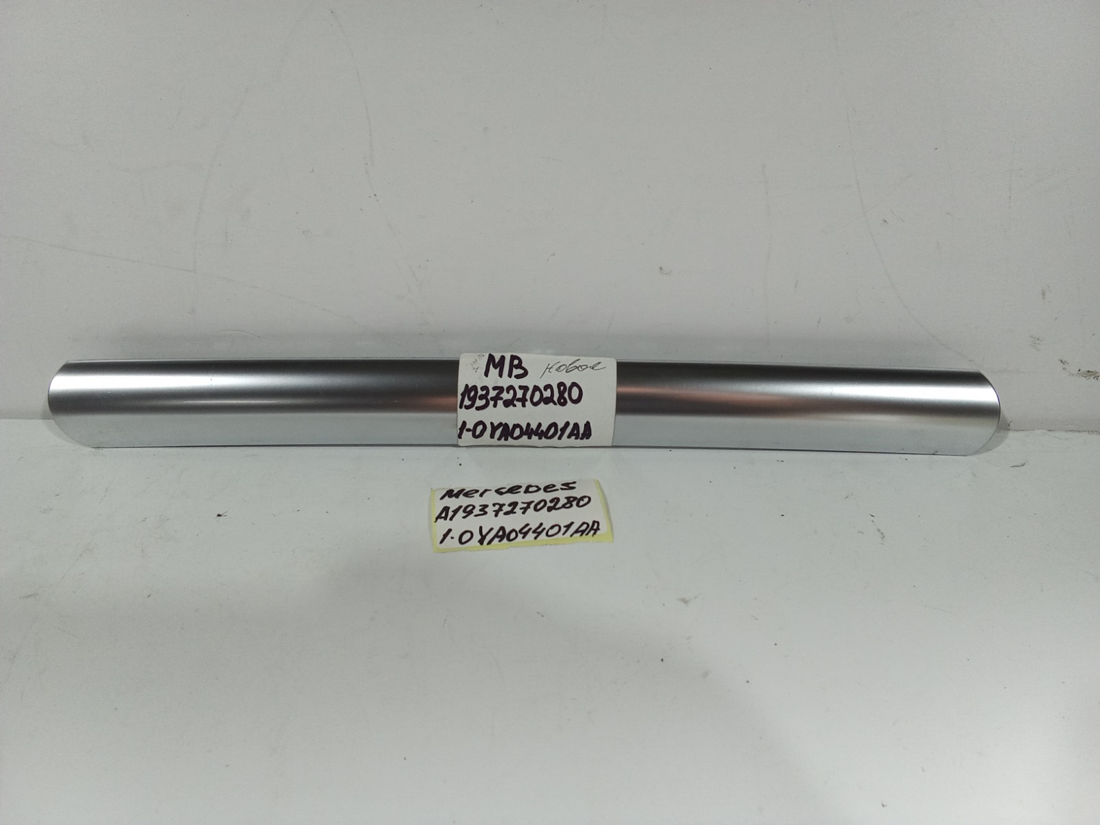 Запчасть молдинг двери Chrysler Crossfire YA04401AA новая Молдинг двери Chrysler Crossfire YA04401AA новая