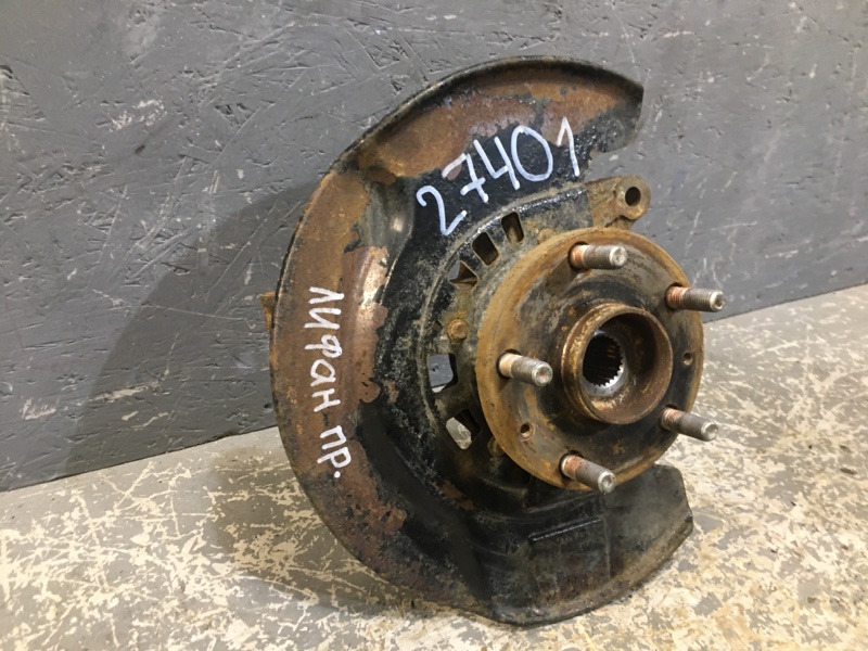 Поворотный кулак передний правый X60