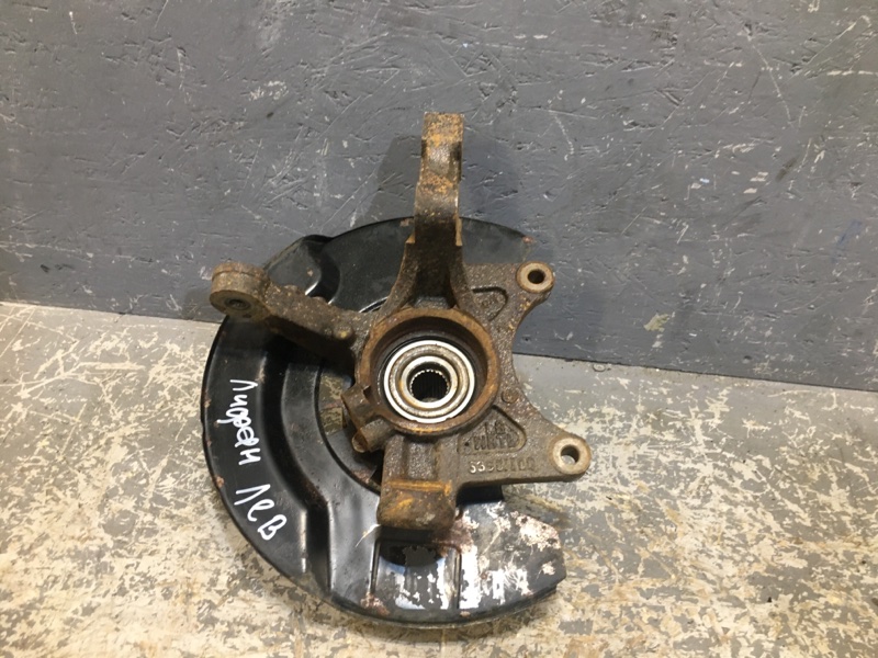 Поворотный кулак передний левый X60