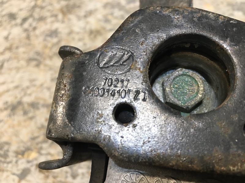 Опора двигателя правая X60