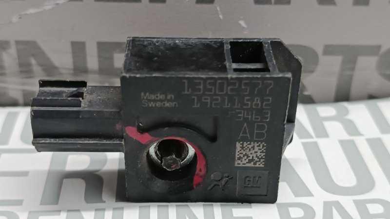 Датчик передний Cruze 2015 седан 1 Датчик передний Cruze 2015 седан 1