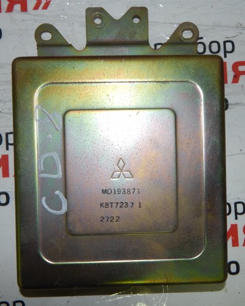 Блок управления двс Mitsubishi Libero CD8V 4D68 1992
