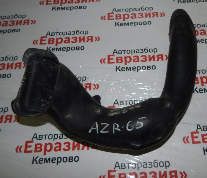 Воздухозаборник Toyota Voxy AZR65 1AZFSE 2004