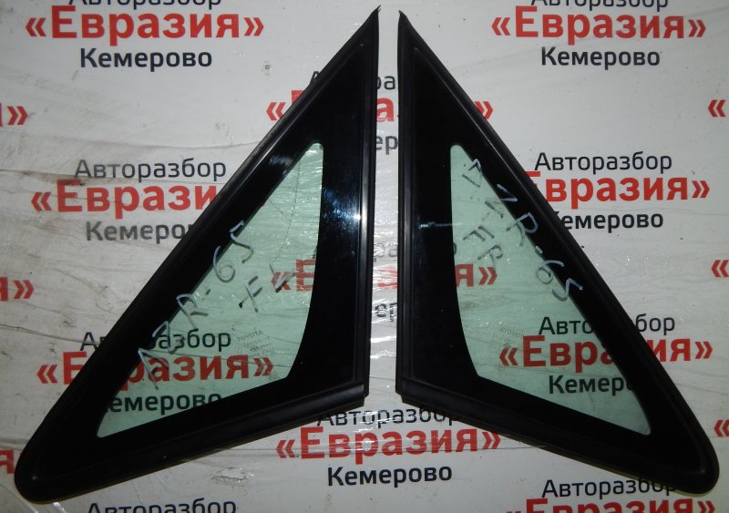 Стекло боковое Toyota Voxy AZR65 1AZFSE 2004 переднее левое