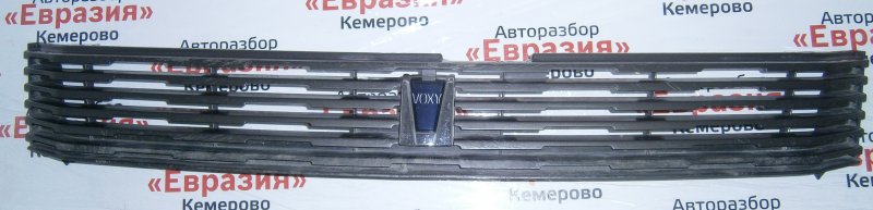 Решетка радиатора Toyota Voxy AZR65 1AZFSE 2004