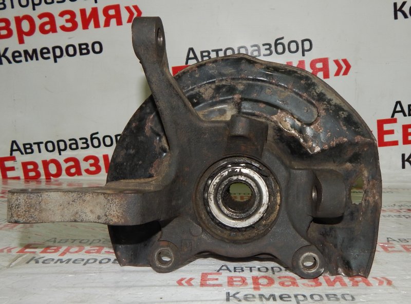 Кулак поворотный Mitsubishi Lancer CD7A 4D65 1991 передний правый