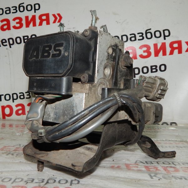 Блок abs Nissan Bluebird ENU14 SR18DE 1998