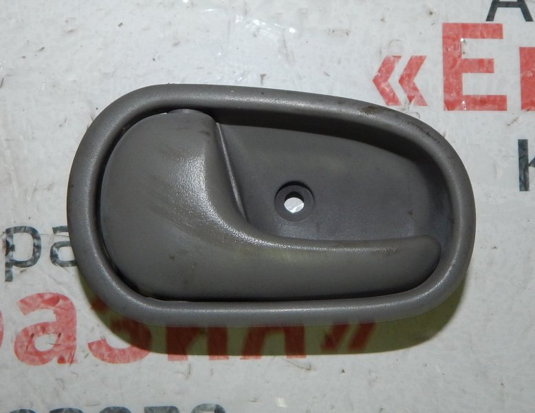 Ручка двери внутренняя Mazda Demio DW5W B5 2000 левая