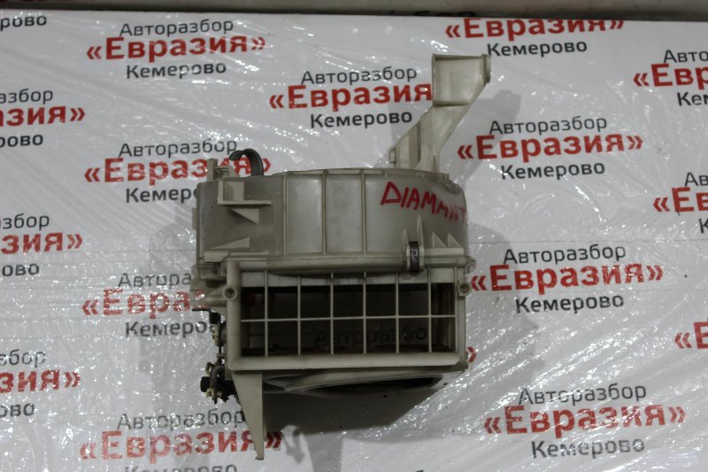 Корпус моторчика печки Mitsubishi Diamante F25A 6G73 1990