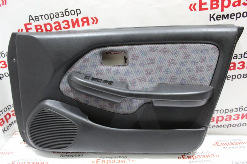 Обшивка двери Nissan Pulsar FN15 GA15DE 1995