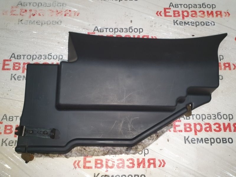 Накладка торпедо Toyota Avensis ZZT251 1ZZFE 2004