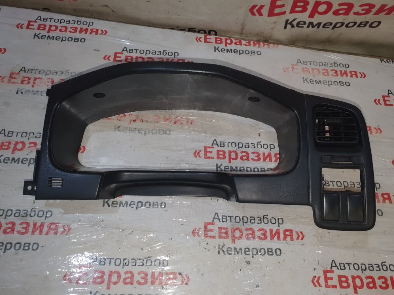 Консоль панели приборов Nissan Primera QP11 QG18DE 2000