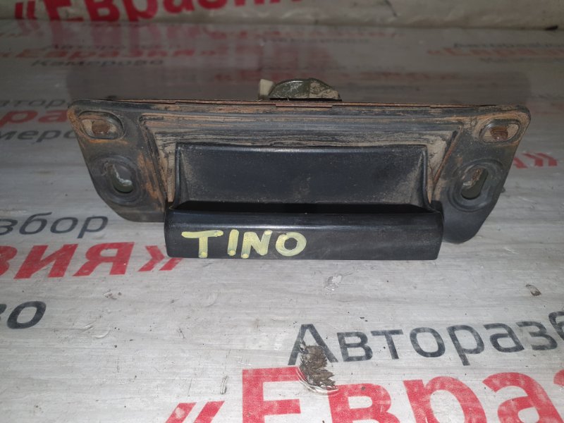 Ручка багажника Nissan Tino HV10 SR20DE 2000