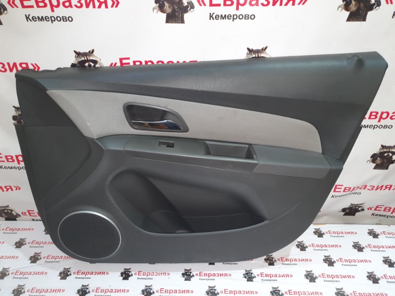 Обшивка двери Chevrolet Cruze J300 F16D3 2010 передняя правая (б/у)