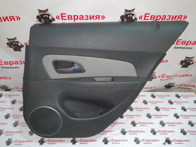 Обшивка двери Chevrolet Cruze J300 F16D3 2011 задняя правая (б/у)
