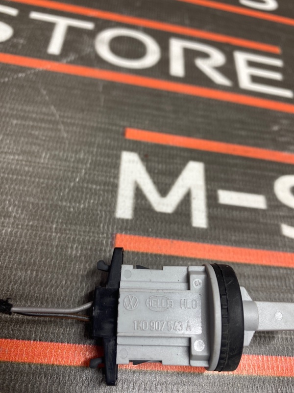 Датчик температуры воздуха A4 2003 B6 ALT