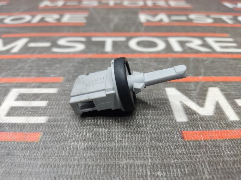 Запчасть датчик температуры воздуха Volkswagen Touareg 2005 7L BMV 1K0907543A контрактная Датчик температуры воздуха Volkswagen Touareg 2005 7L BMV 1K0907543A контрактная