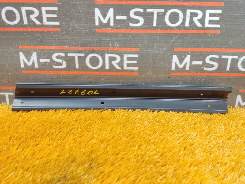 Крепление левое Subaru Impreza 1992 GC1 EJ15EDA1FD контрактная