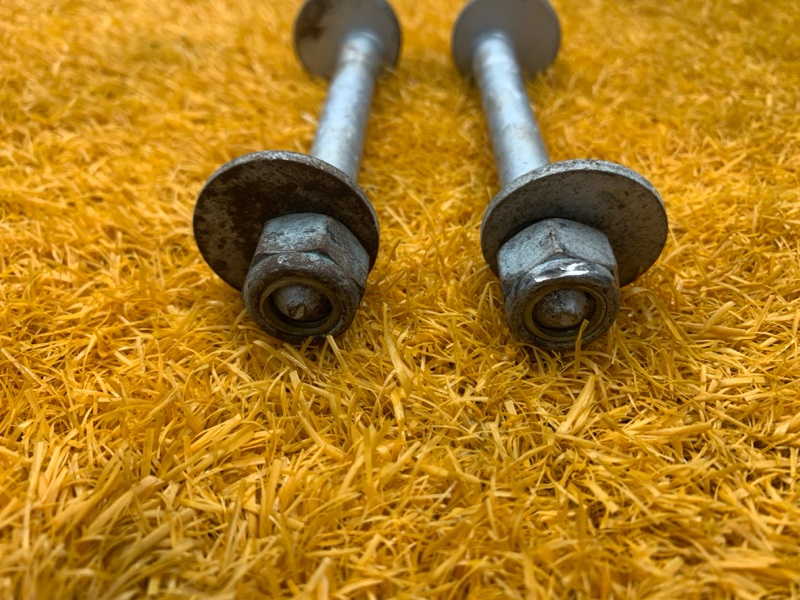 Болт развальный задний A4 2008 B7/8E ALT