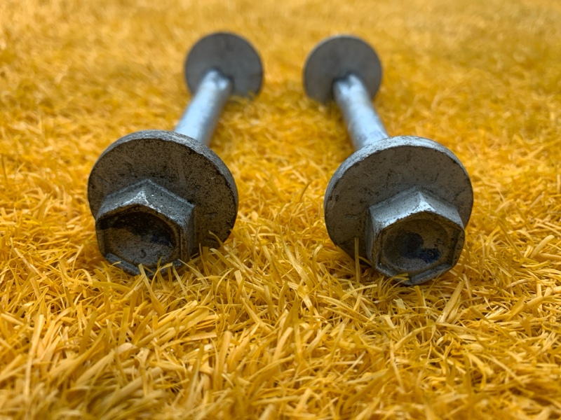 Болт развальный задний Audi A4 B7/8E ALT