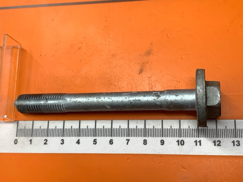 Болт развальный задний A4 2008 B7/8E ALT